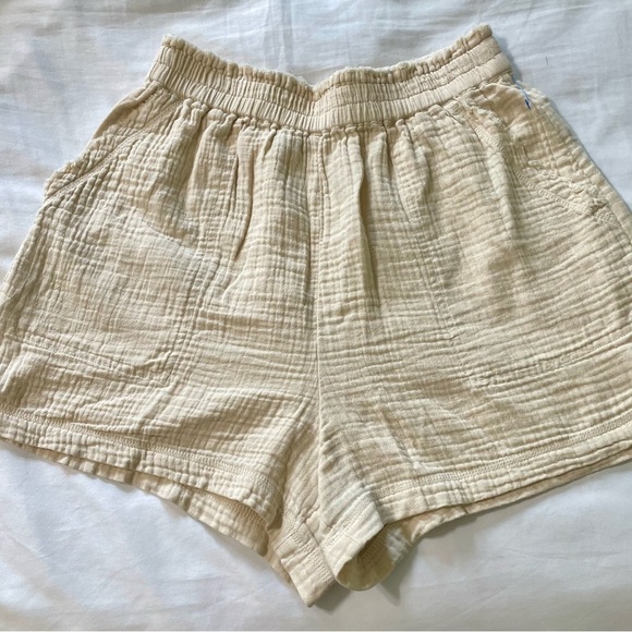 aerie Pants - Aerie Cream Like New High Waist Pocket Shorts Elastic Waistband Sz Small Petite